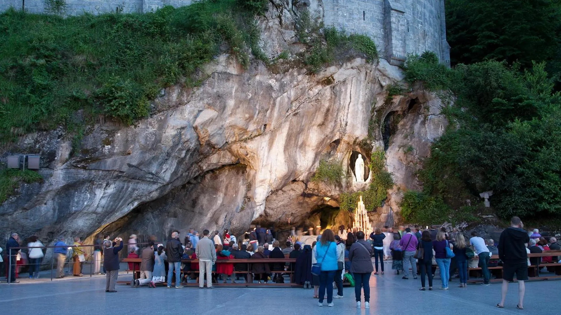 **  Hotel Montfort Lourdes France